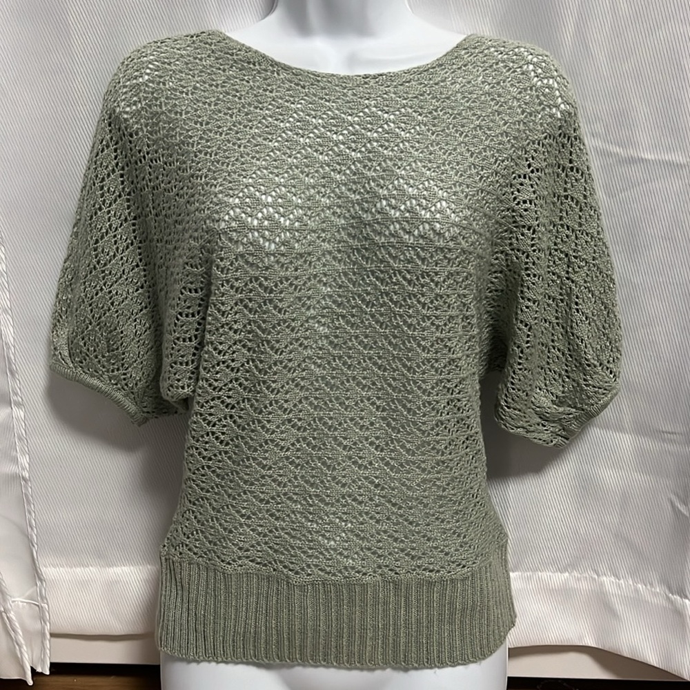 Women's XS crochet gray will fit a S also. Color a sage/gray tint